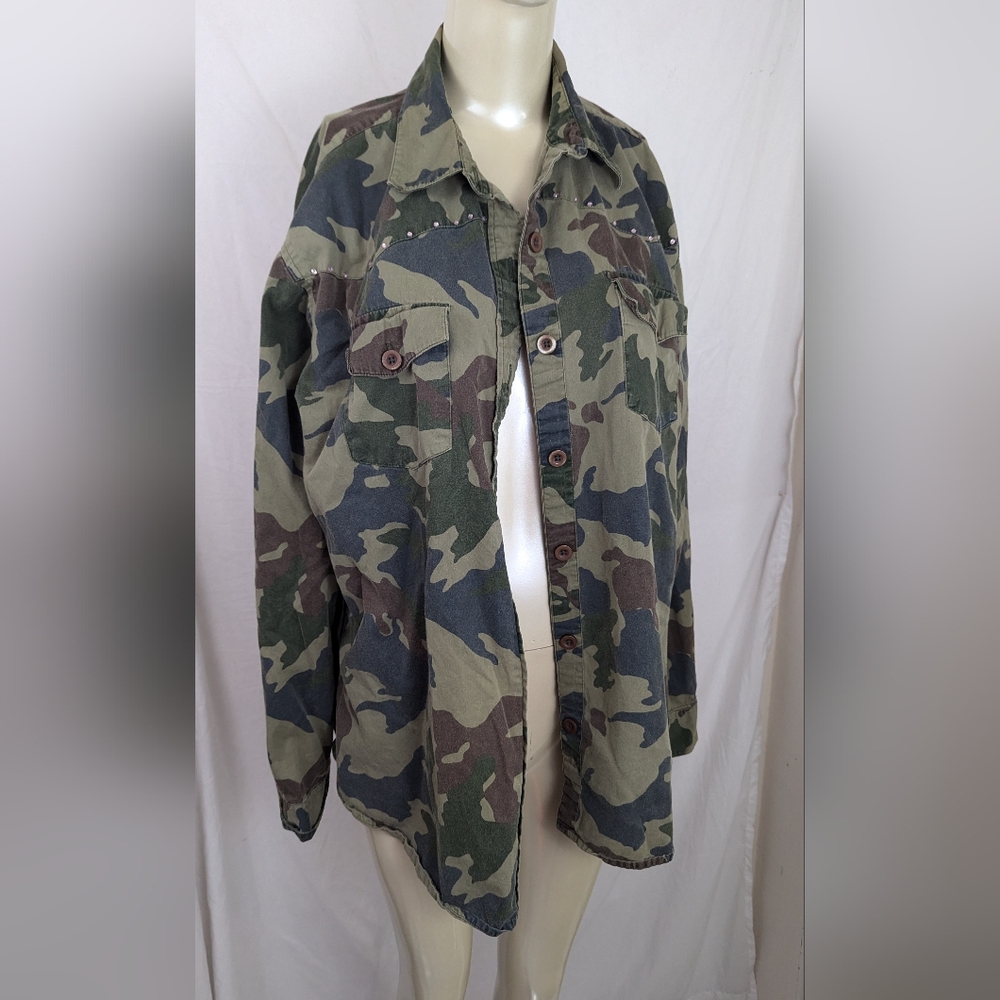 Walls Cowgirl Ranchwear Camouflage Barn Jacket with Bling on Back Large